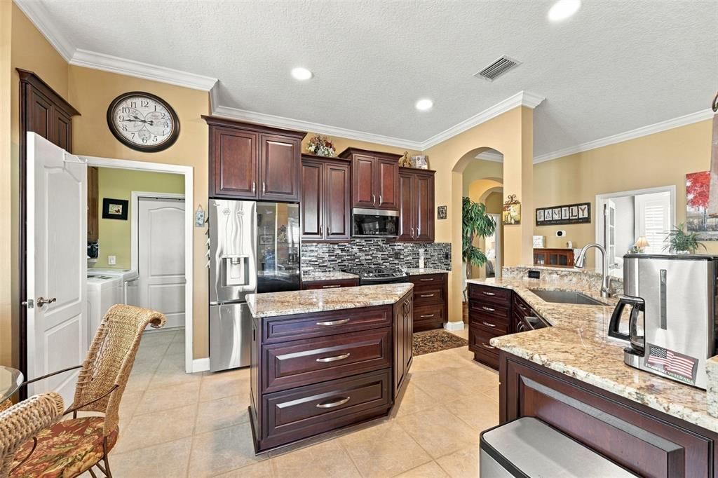 На продажу: $469,900 (3 спален, 2 ванн, 1759 Квадратных фут)