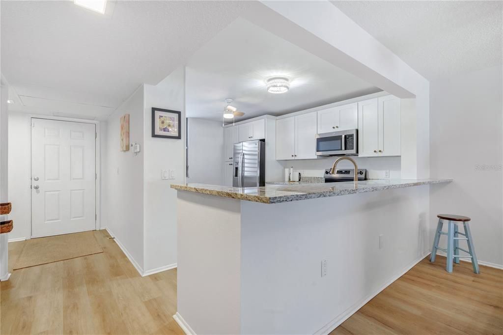 На продажу: $299,000 (2 спален, 2 ванн, 1408 Квадратных фут)