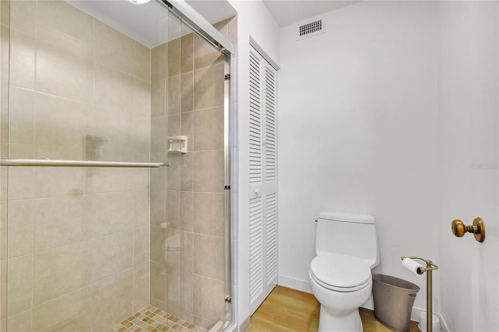 На продажу: $299,000 (2 спален, 2 ванн, 1408 Квадратных фут)