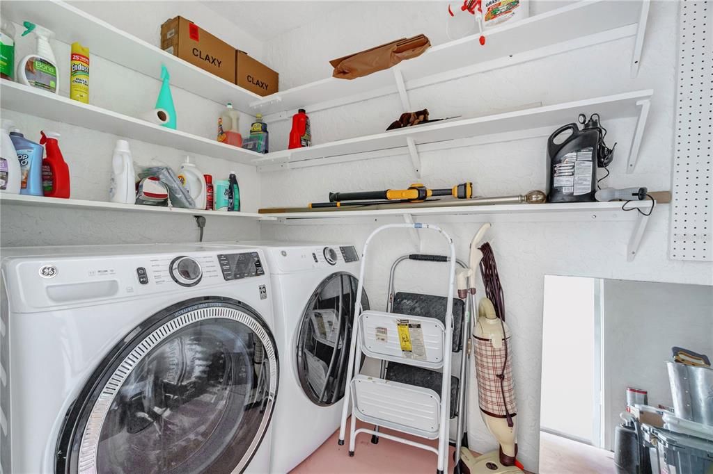 На продажу: $299,000 (2 спален, 2 ванн, 1408 Квадратных фут)