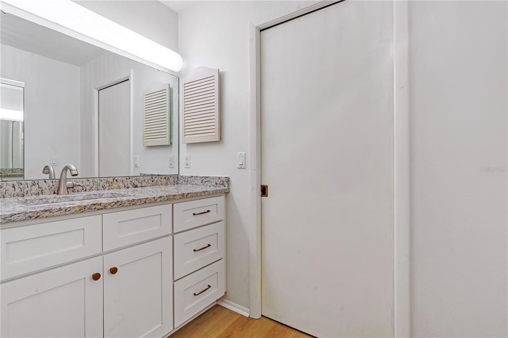 На продажу: $299,000 (2 спален, 2 ванн, 1408 Квадратных фут)