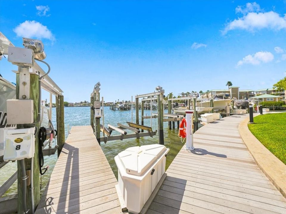 For Sale: $770,000 (2 beds, 2 baths, 1350 Square Feet)