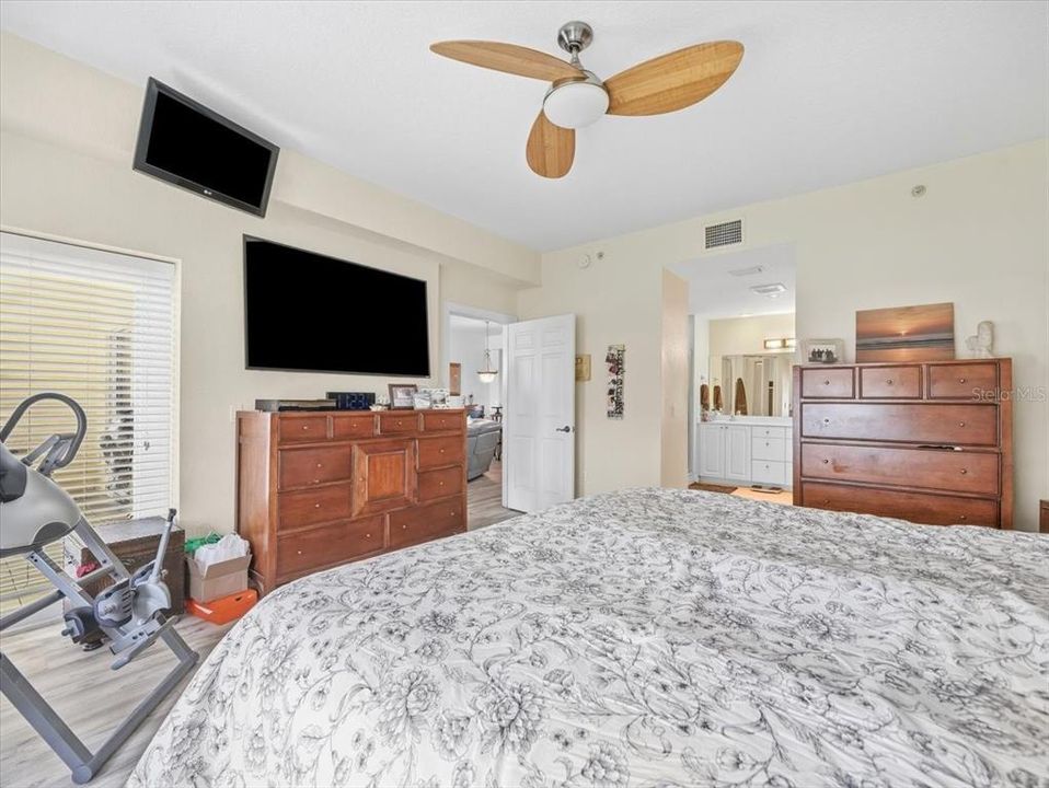 For Sale: $770,000 (2 beds, 2 baths, 1350 Square Feet)
