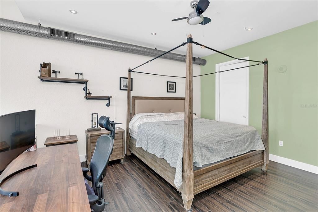 В аренду: $2,600 (1 спален, 1 ванн, 932 Квадратных фут)