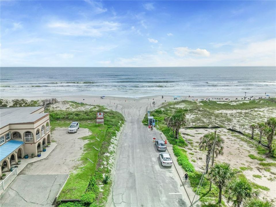 待售: $399,000 (0.40 acres)