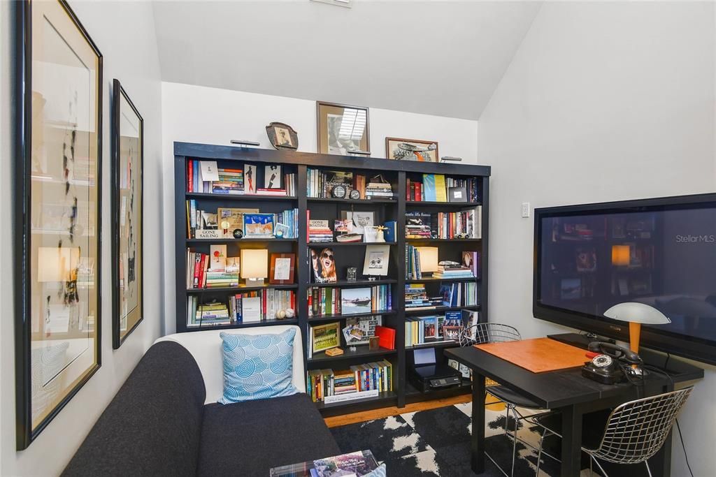 En Venta: $359,000 (2 camas, 1 baños, 830 Pies cuadrados)