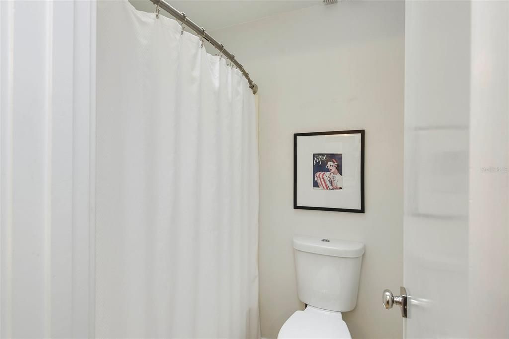 En Venta: $359,000 (2 camas, 1 baños, 830 Pies cuadrados)