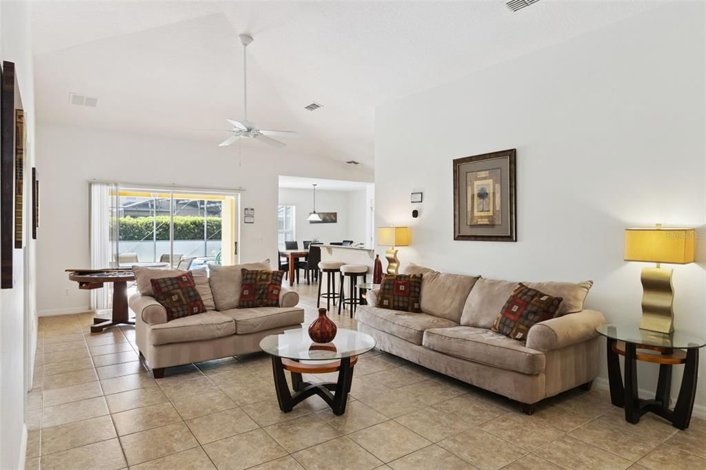 For Sale: $325,000 (3 beds, 3 baths, 1536 Square Feet)