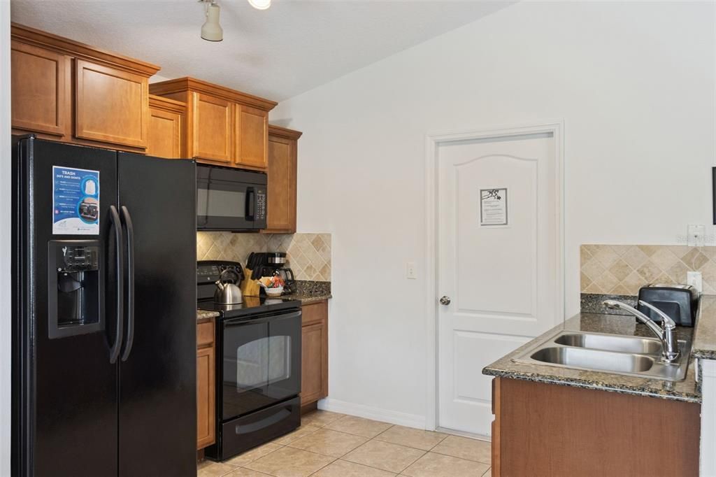 For Sale: $325,000 (3 beds, 3 baths, 1536 Square Feet)