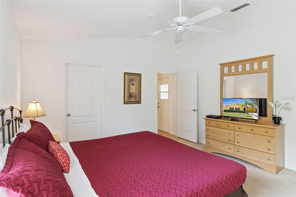 For Sale: $325,000 (3 beds, 3 baths, 1536 Square Feet)