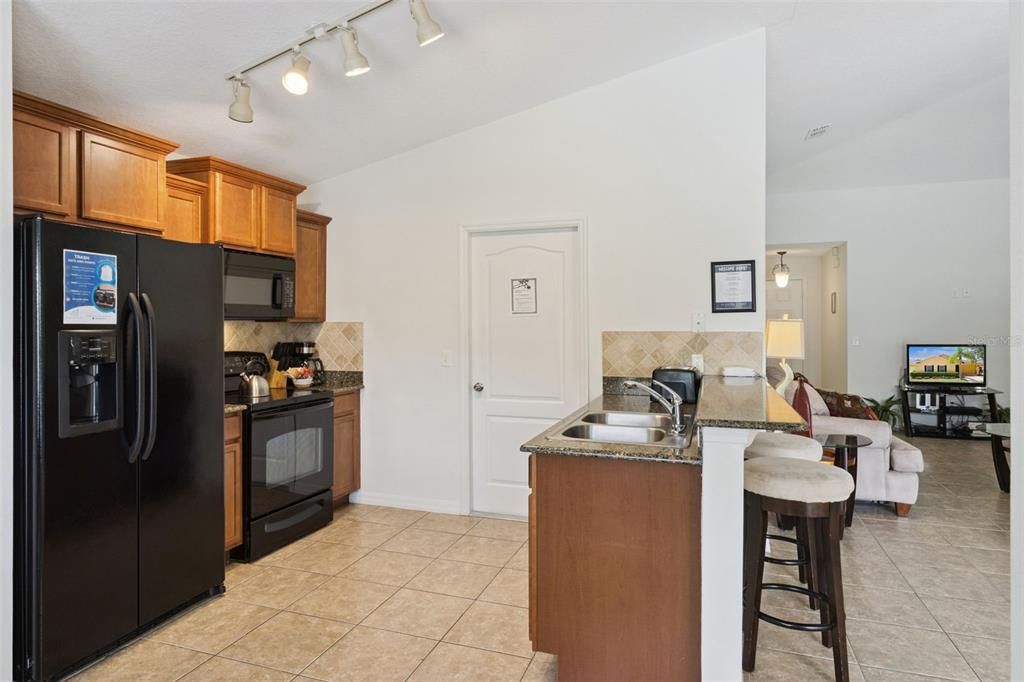 For Sale: $325,000 (3 beds, 3 baths, 1536 Square Feet)