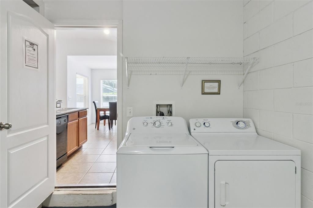 For Sale: $325,000 (3 beds, 3 baths, 1536 Square Feet)