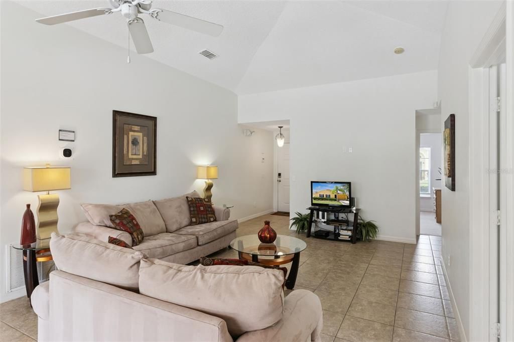 For Sale: $325,000 (3 beds, 3 baths, 1536 Square Feet)