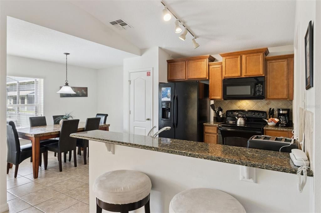 For Sale: $325,000 (3 beds, 3 baths, 1536 Square Feet)