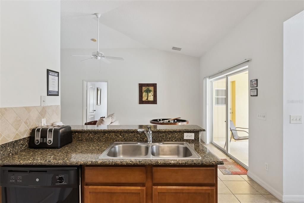 For Sale: $325,000 (3 beds, 3 baths, 1536 Square Feet)