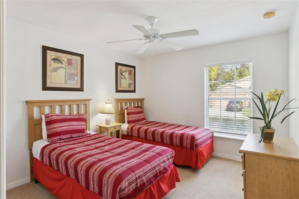 For Sale: $325,000 (3 beds, 3 baths, 1536 Square Feet)