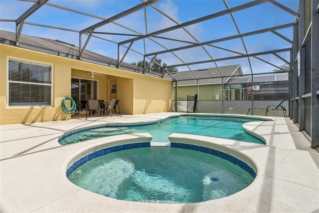 For Sale: $325,000 (3 beds, 3 baths, 1536 Square Feet)