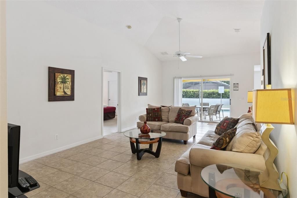 For Sale: $325,000 (3 beds, 3 baths, 1536 Square Feet)