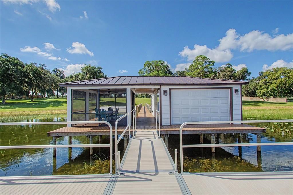 待售: $3,200,000 (11.22 acres)