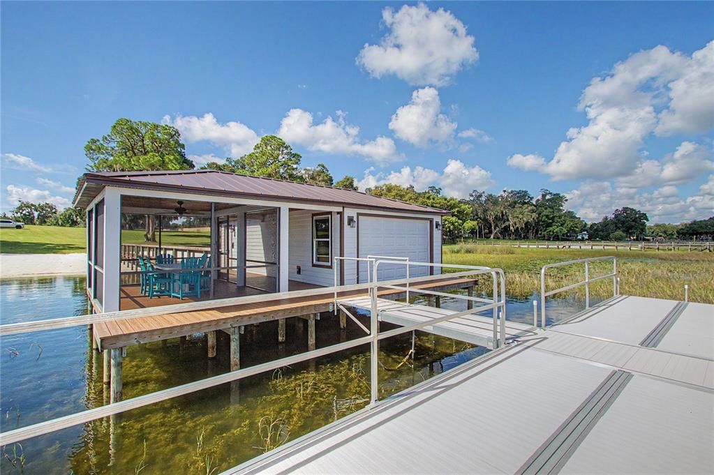 待售: $3,200,000 (11.22 acres)
