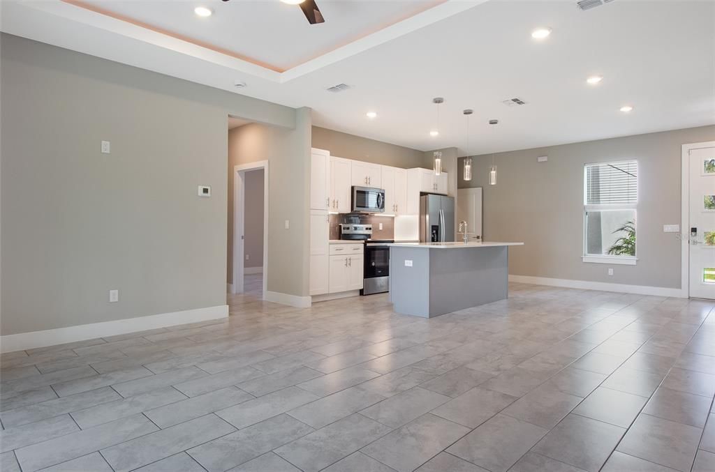En Venta: $339,900 (4 camas, 2 baños, 1718 Pies cuadrados)