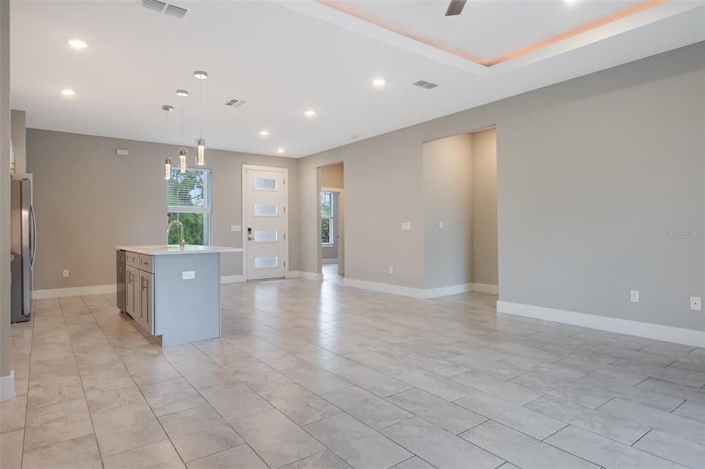 En Venta: $339,900 (4 camas, 2 baños, 1718 Pies cuadrados)