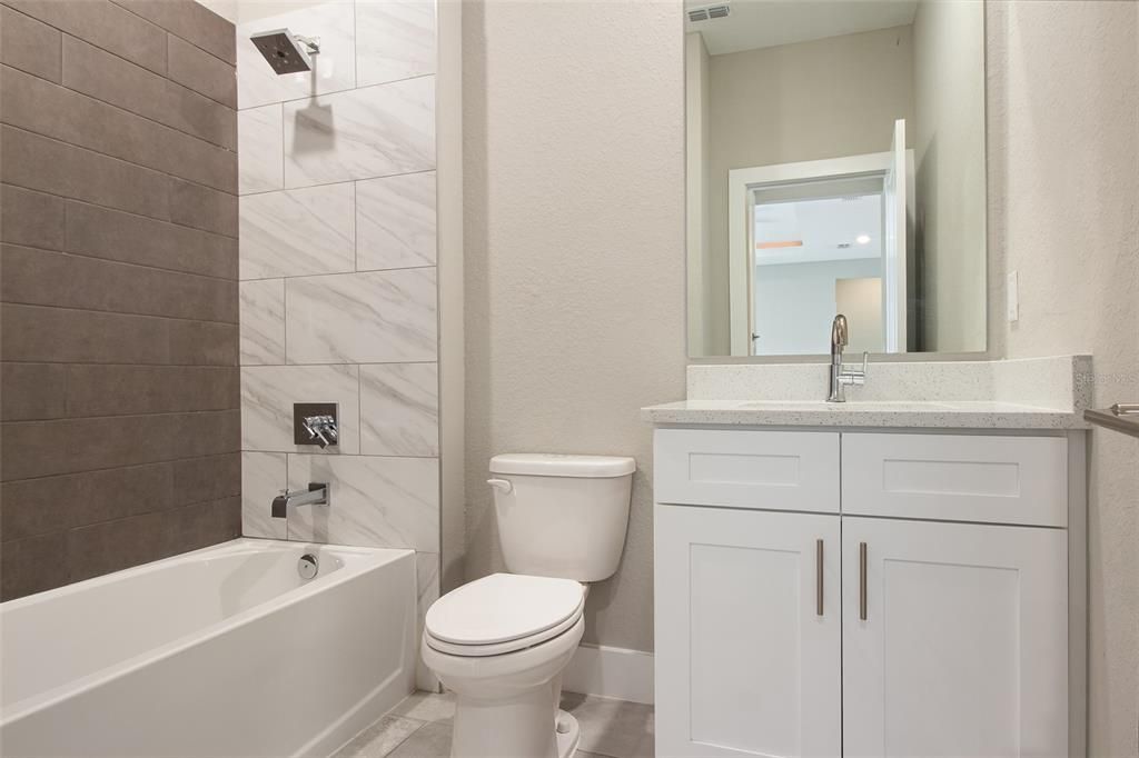 En Venta: $339,900 (4 camas, 2 baños, 1718 Pies cuadrados)
