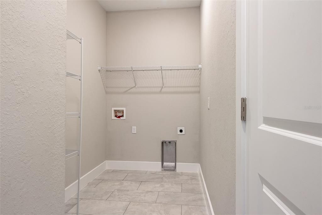 En Venta: $339,900 (4 camas, 2 baños, 1718 Pies cuadrados)