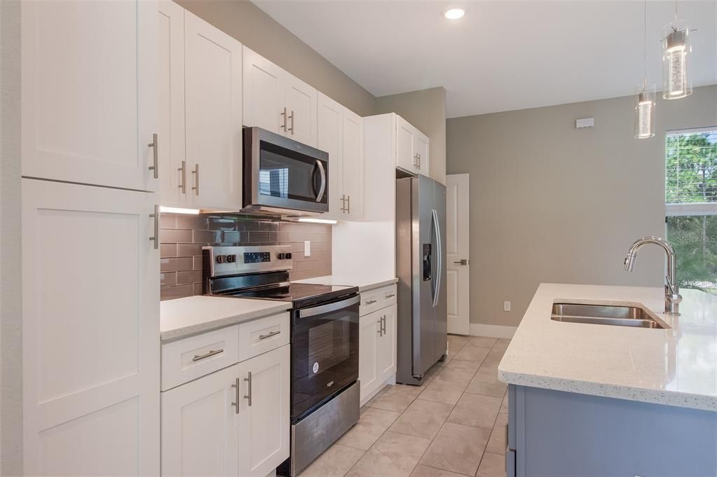 En Venta: $339,900 (4 camas, 2 baños, 1718 Pies cuadrados)