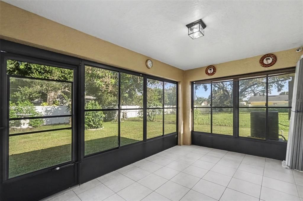 For Rent: $2,300 (3 beds, 2 baths, 1355 Square Feet)