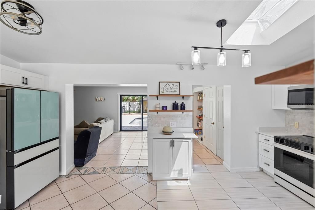 En Venta: $549,900 (5 camas, 3 baños, 2380 Pies cuadrados)