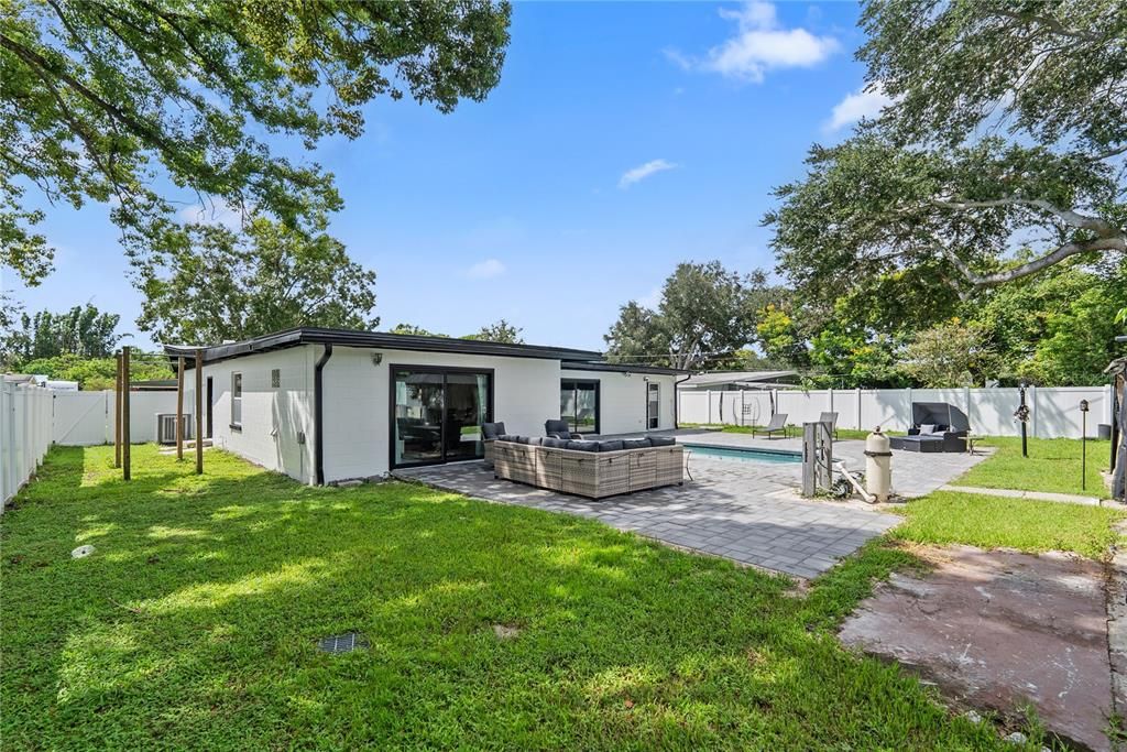 En Venta: $549,900 (5 camas, 3 baños, 2380 Pies cuadrados)