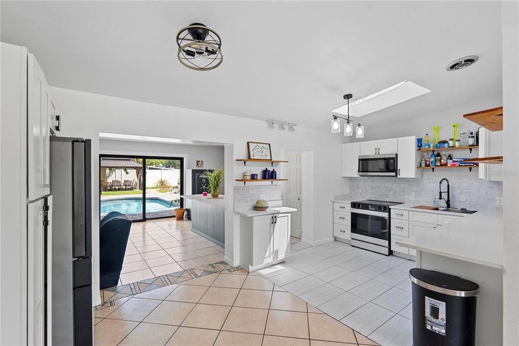 En Venta: $549,900 (5 camas, 3 baños, 2380 Pies cuadrados)