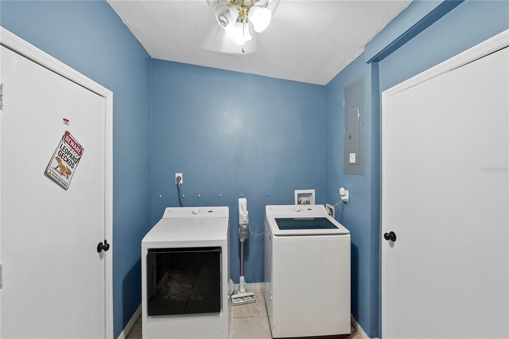 En Venta: $549,900 (5 camas, 3 baños, 2380 Pies cuadrados)