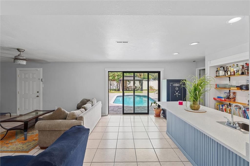 En Venta: $549,900 (5 camas, 3 baños, 2380 Pies cuadrados)
