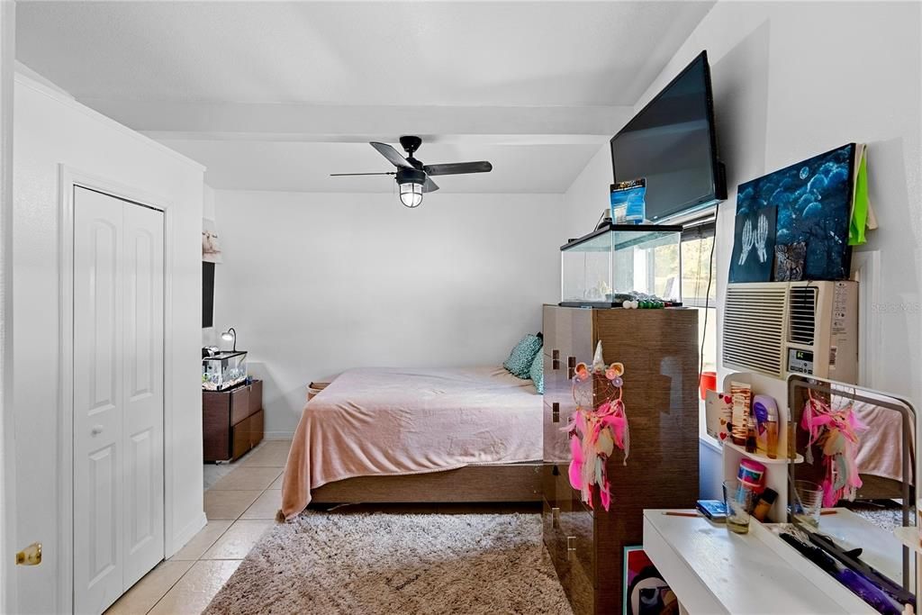 En Venta: $549,900 (5 camas, 3 baños, 2380 Pies cuadrados)