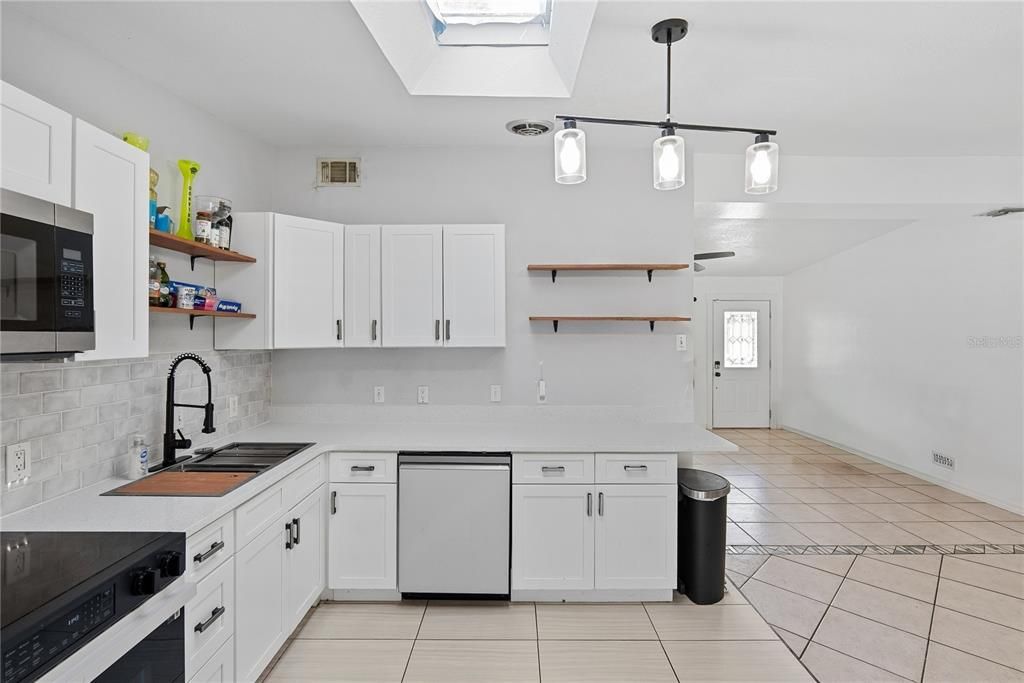 En Venta: $549,900 (5 camas, 3 baños, 2380 Pies cuadrados)