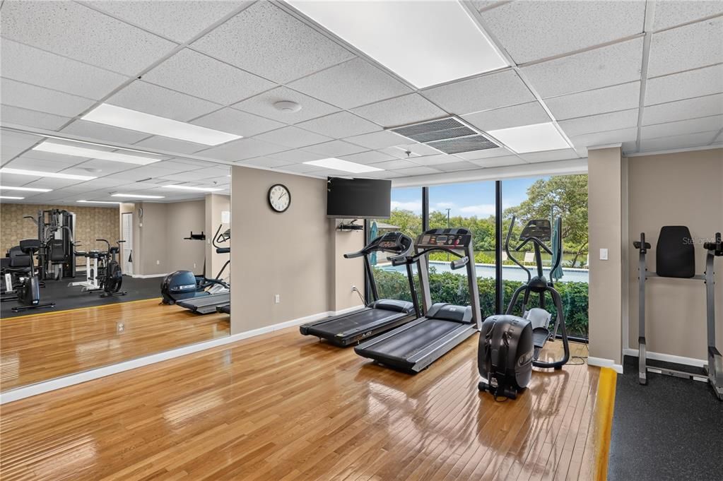 For Sale: $345,000 (2 beds, 2 baths, 1055 Square Feet)