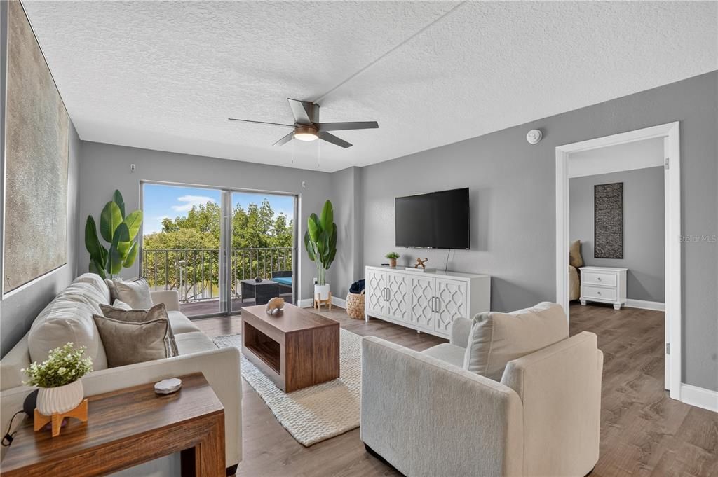 For Sale: $345,000 (2 beds, 2 baths, 1055 Square Feet)