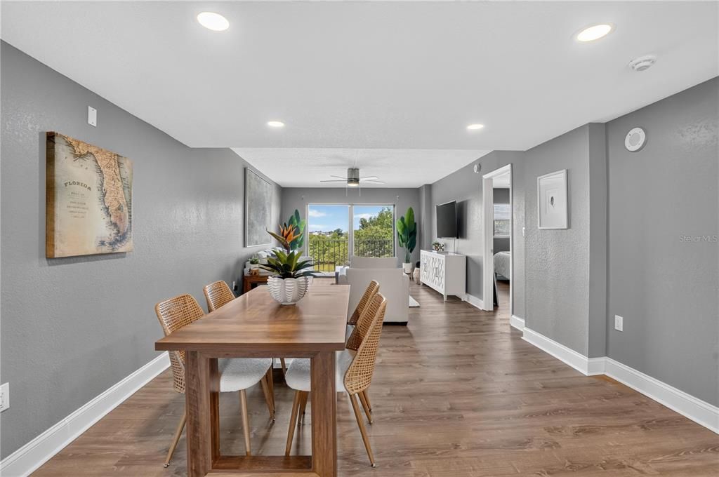 For Sale: $345,000 (2 beds, 2 baths, 1055 Square Feet)