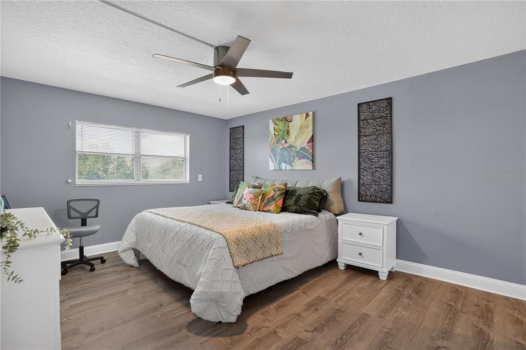 For Sale: $345,000 (2 beds, 2 baths, 1055 Square Feet)