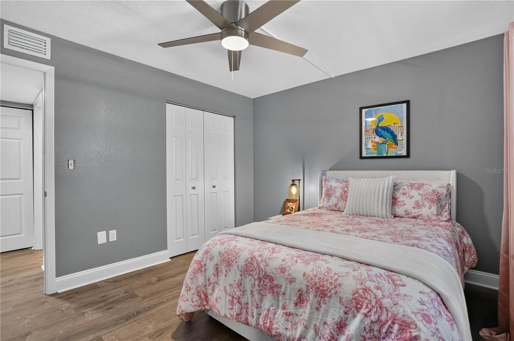 For Sale: $345,000 (2 beds, 2 baths, 1055 Square Feet)