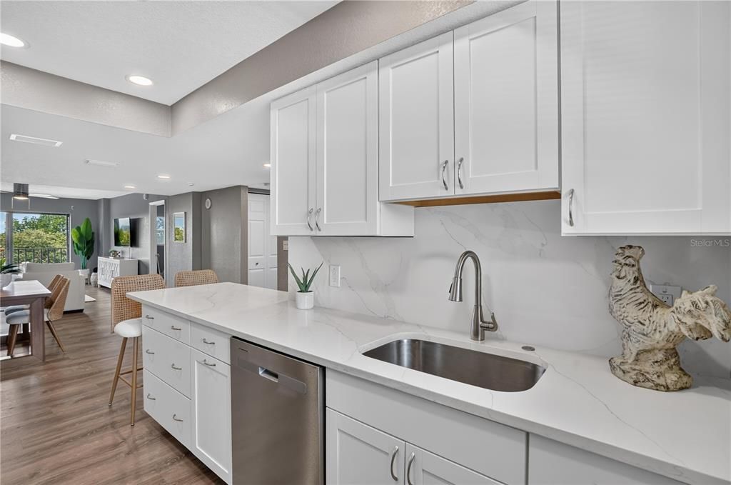 For Sale: $345,000 (2 beds, 2 baths, 1055 Square Feet)