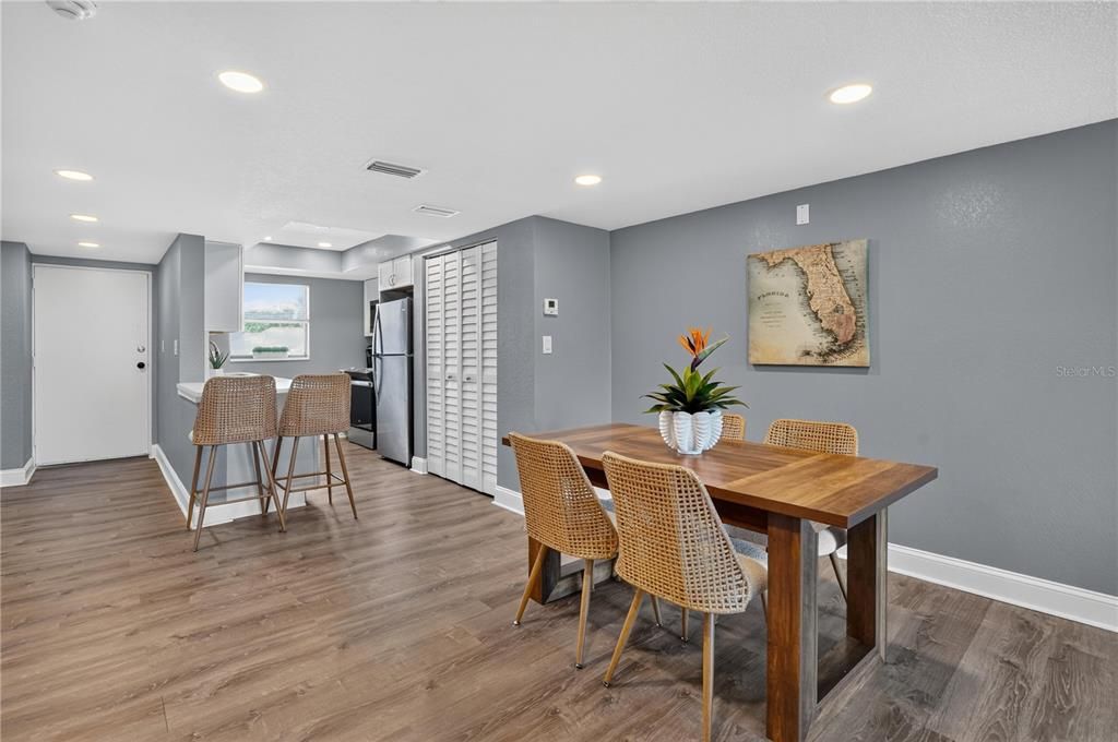 For Sale: $345,000 (2 beds, 2 baths, 1055 Square Feet)