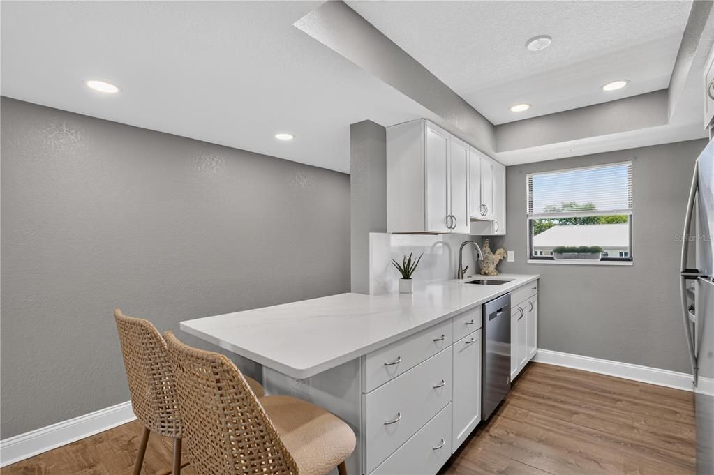 For Sale: $345,000 (2 beds, 2 baths, 1055 Square Feet)
