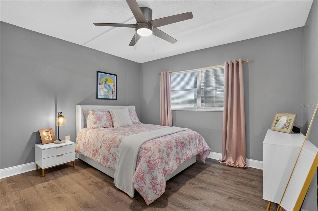 For Sale: $345,000 (2 beds, 2 baths, 1055 Square Feet)