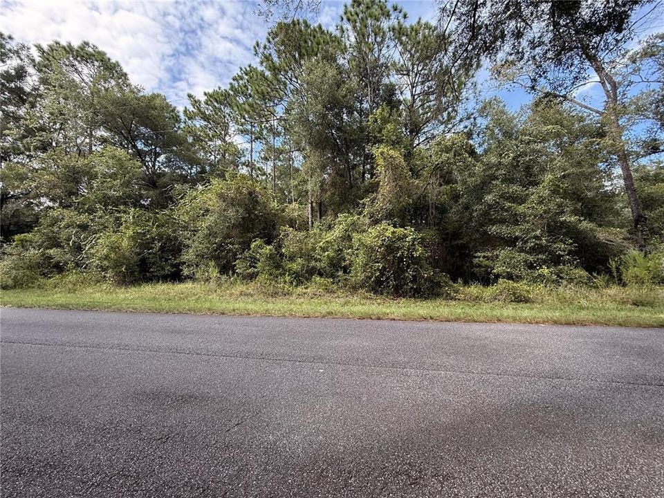 En Venta: $180,000 (2.42 acres)