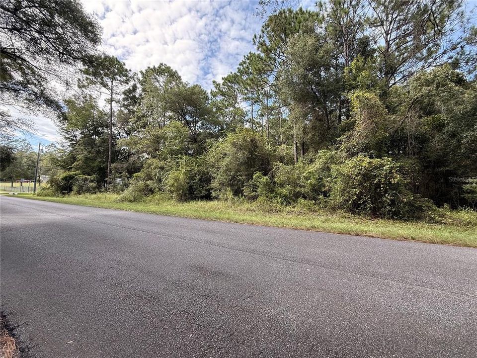 En Venta: $180,000 (2.42 acres)