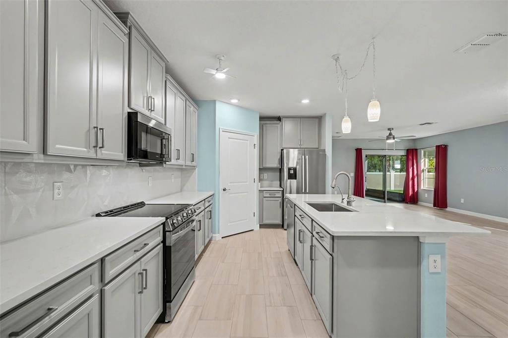 Active With Contract: $239,900 (2 beds, 2 baths, 1625 Square Feet)