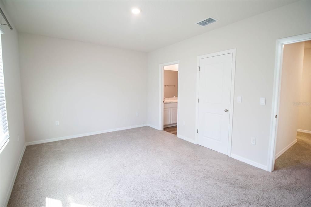 For Rent: $2,395 (3 beds, 2 baths, 1674 Square Feet)